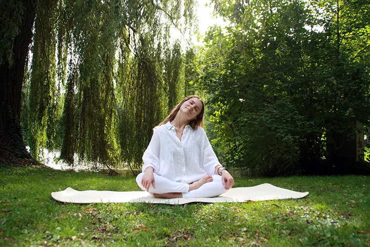 Alina in Yoga-Pose